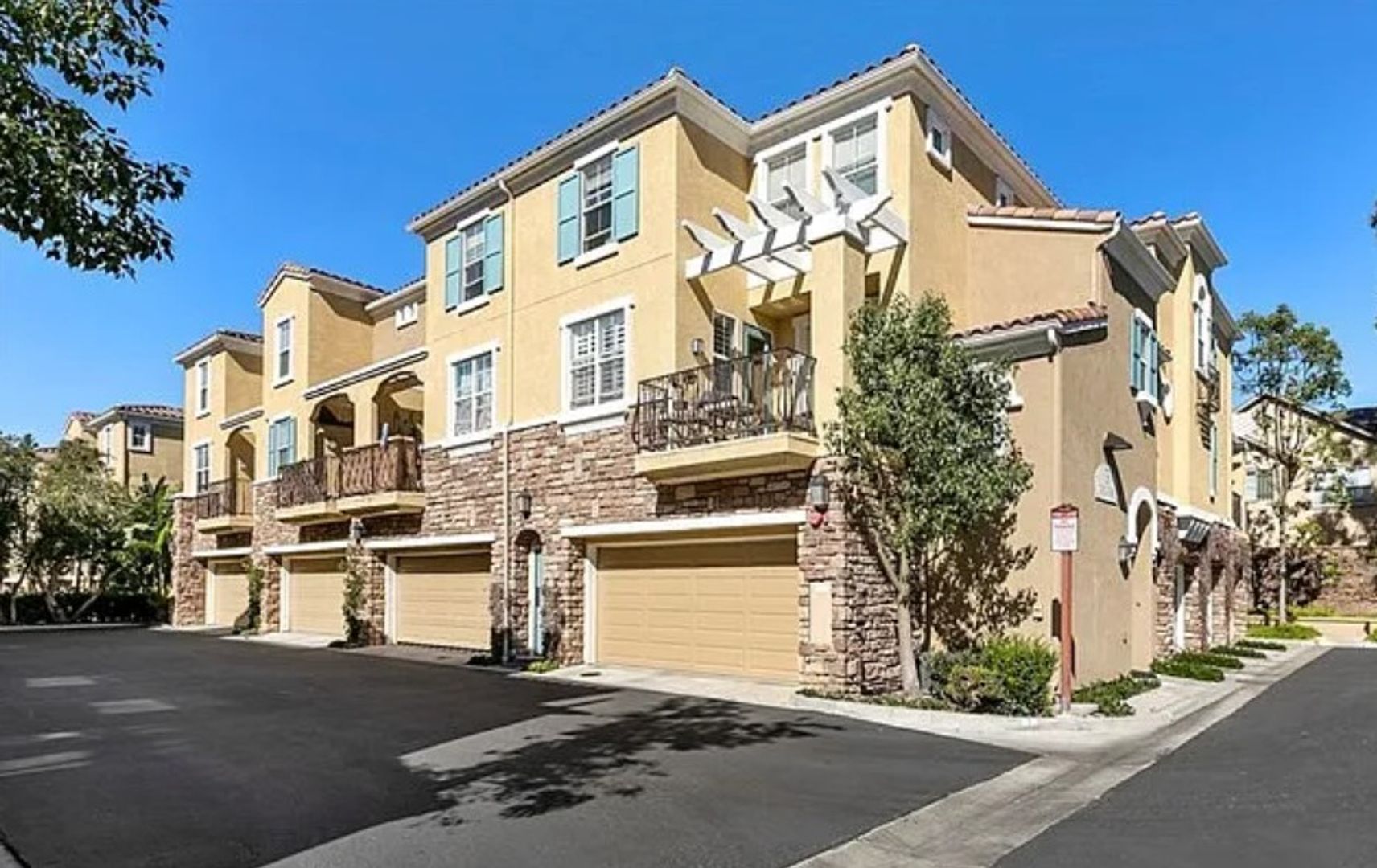 Irvine House: 308 Bella Terra