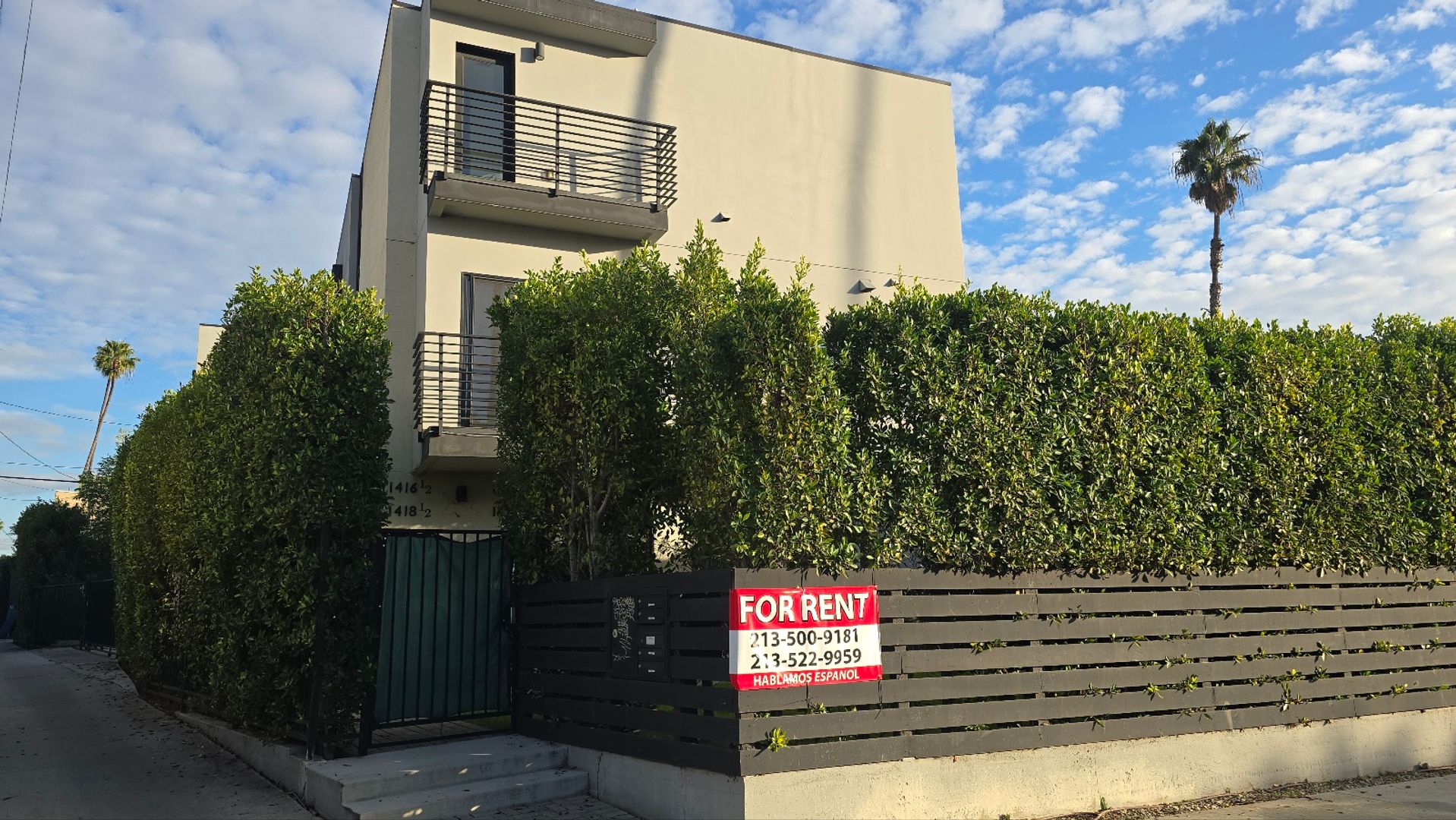 Los Angeles Apartment: 1416 S Cloverdale Ave