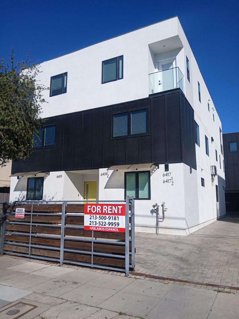 Los Angeles Apartment: 6417 Lexington Ave