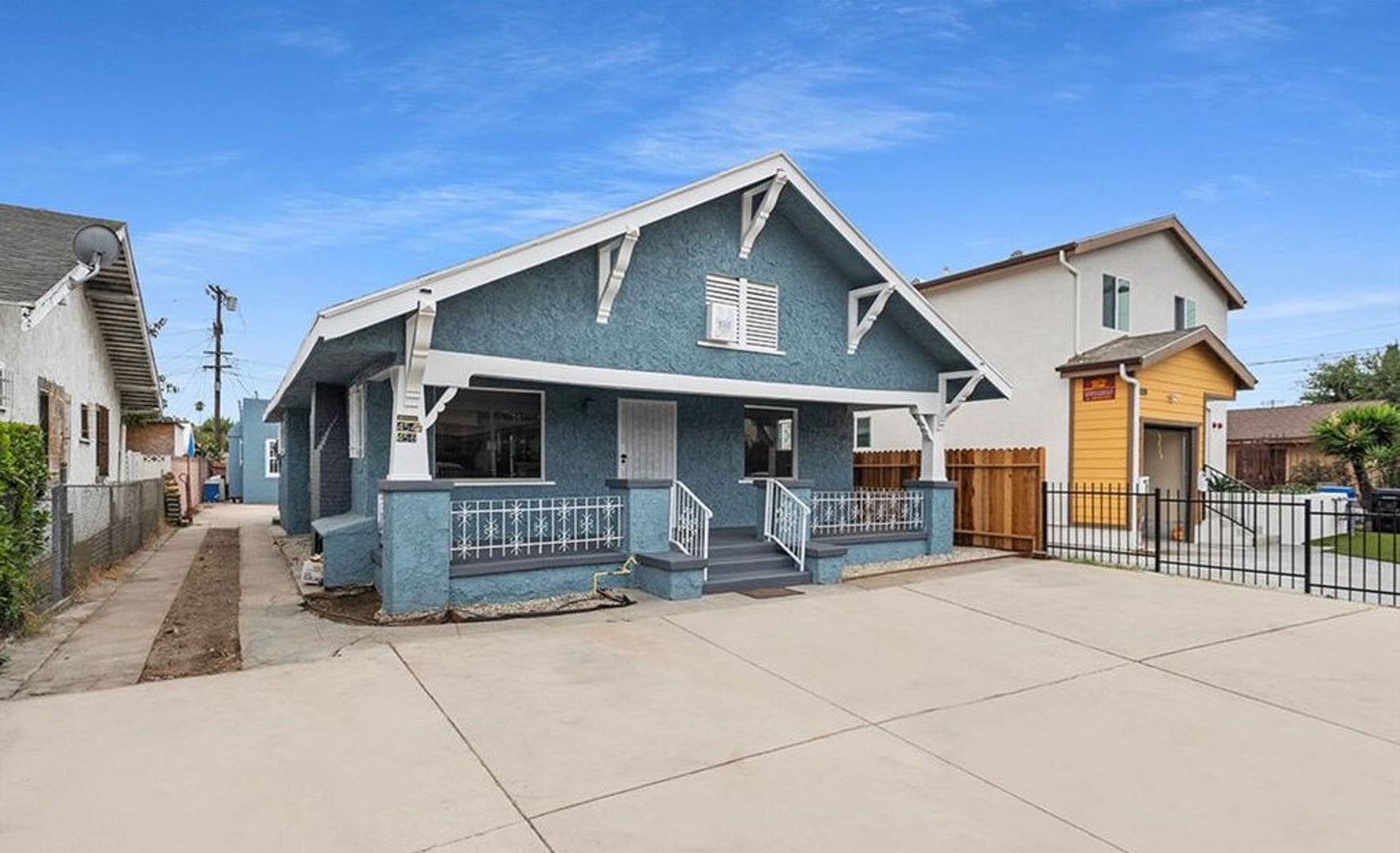 Los Angeles Apartment: 454 w 59th Pl