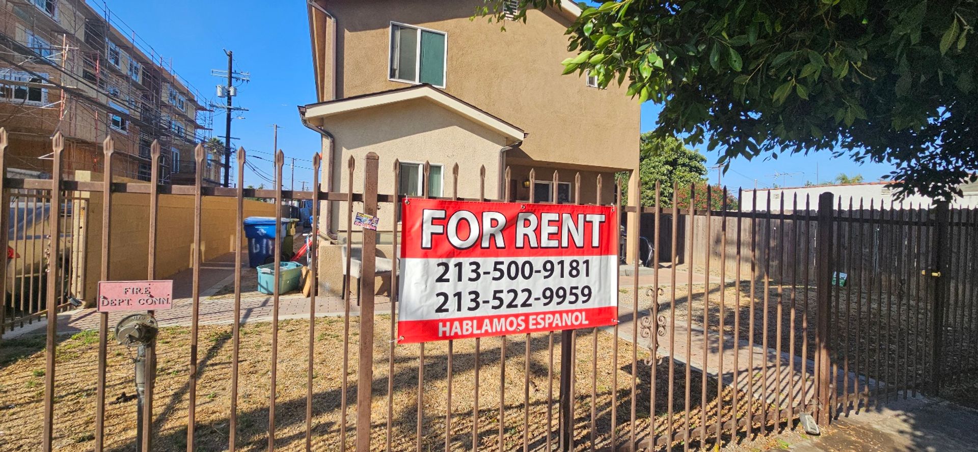 Los Angeles Apartment: 611 E 75th St