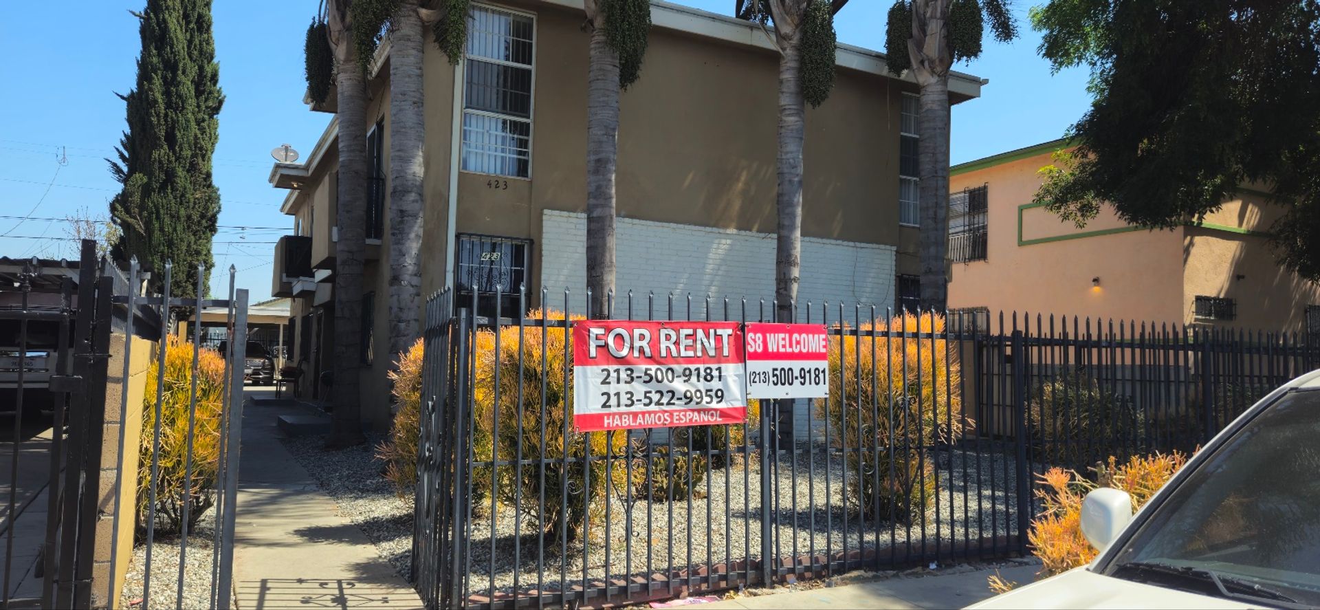 Los Angeles Apartment: 423 E 82nd St