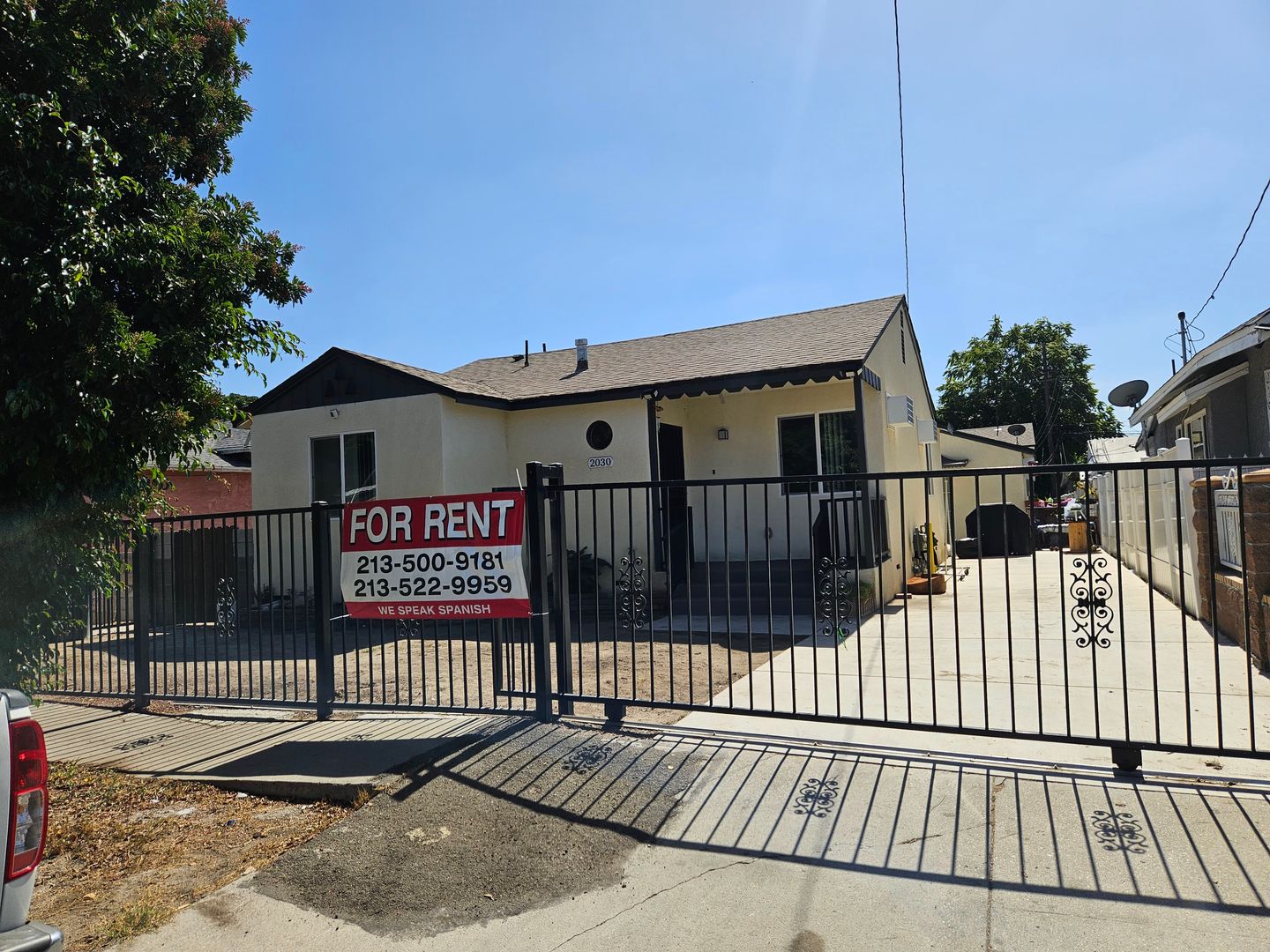 Los Angeles Apartment: 2030 E 77th St