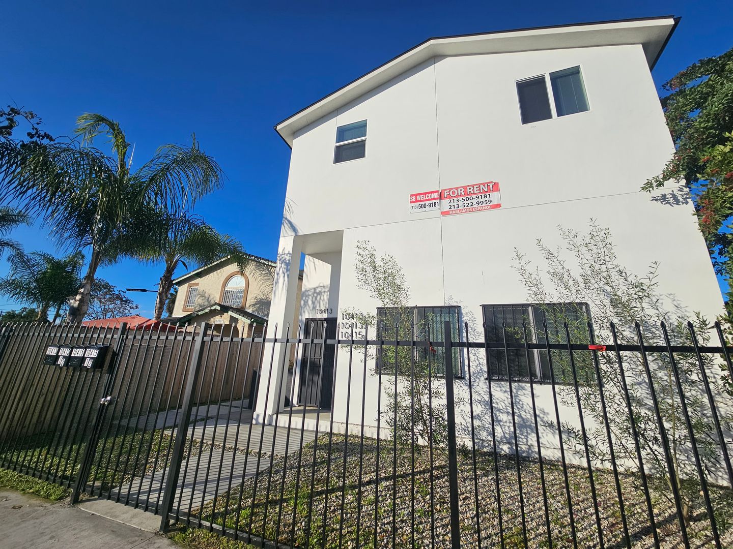 Los Angeles Apartment: 10415 Avalon Blvd