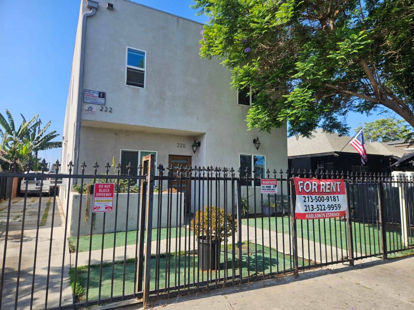 Los Angeles Apartment: 220 E. 61st St.