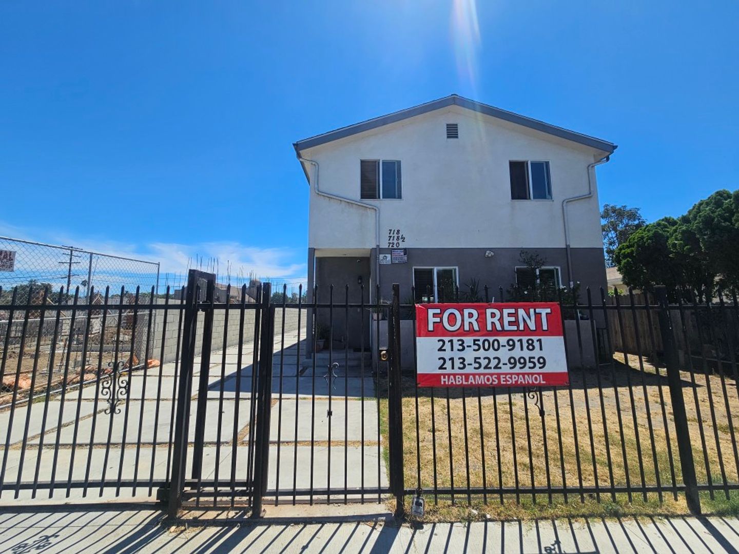Los Angeles Apartment: 718 W 85TH ST