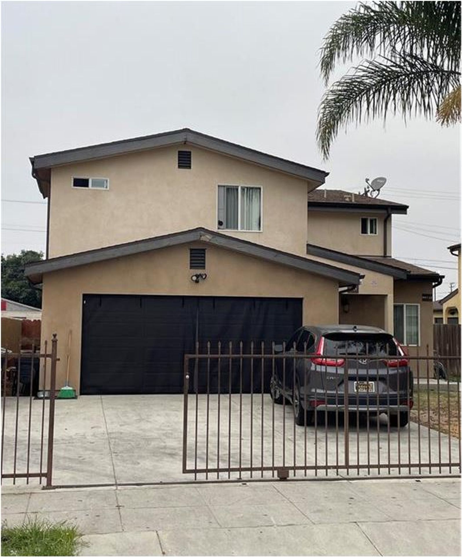 Los Angeles Apartment: 8617,8617 1/2 Hickory St,