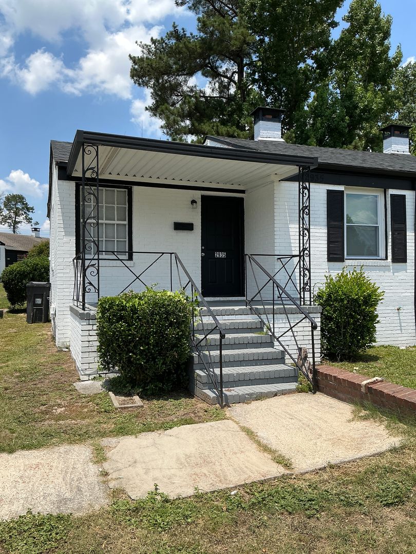 Augusta House: 2935 Jackson Street