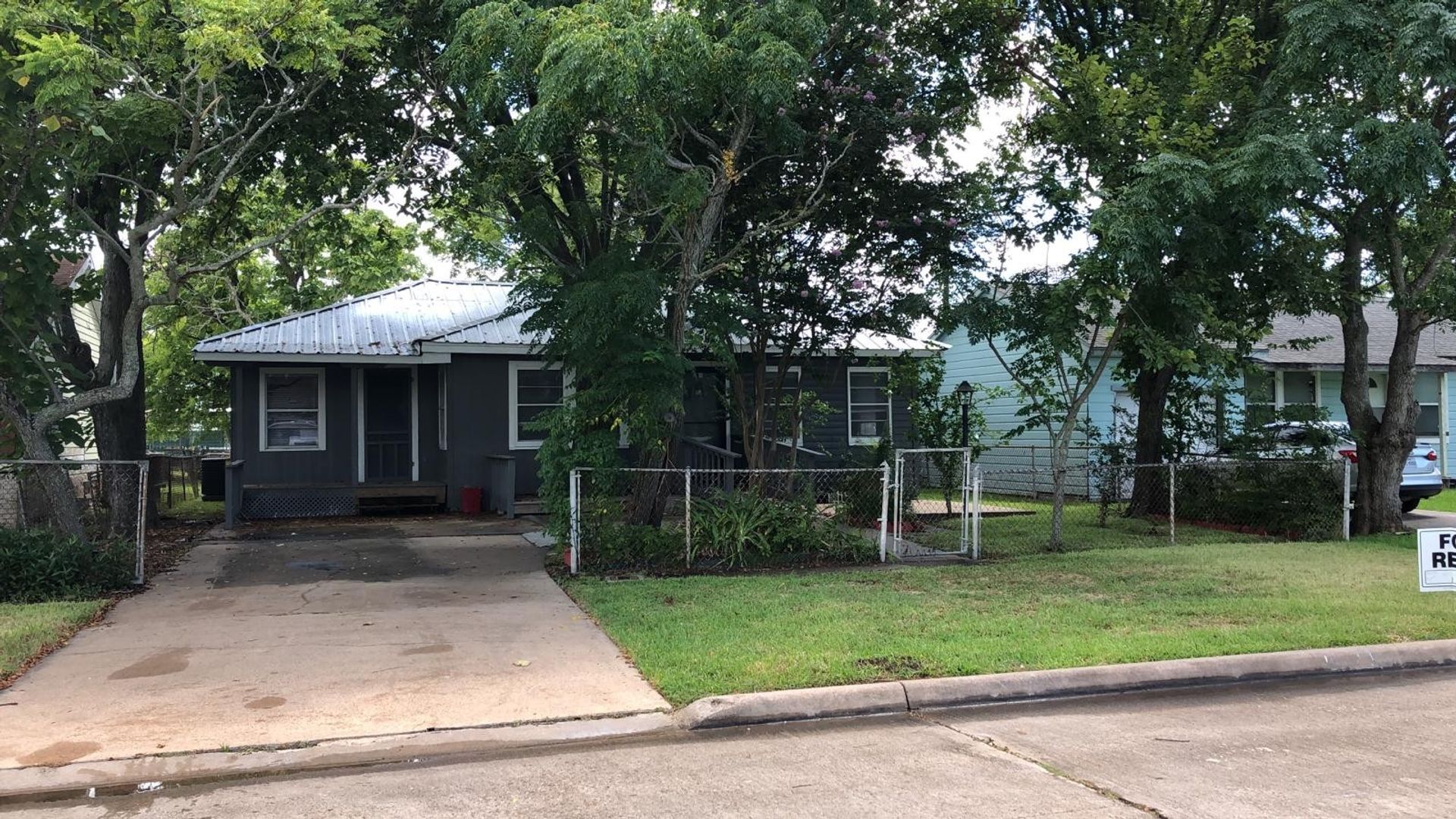 Freeport House: 116 N Ave D