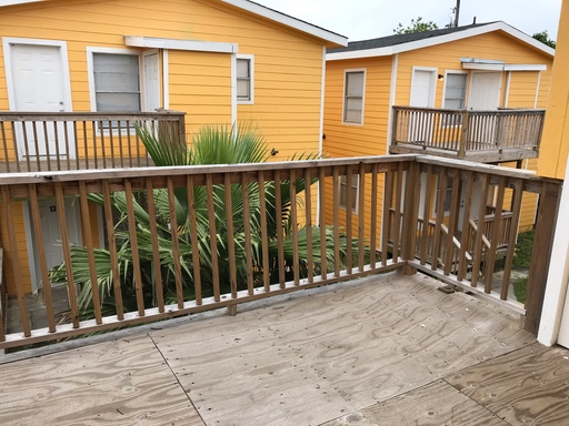 3 Bedroom Apartment – 2711 Avenue K, 04, Galveston, TX 77550