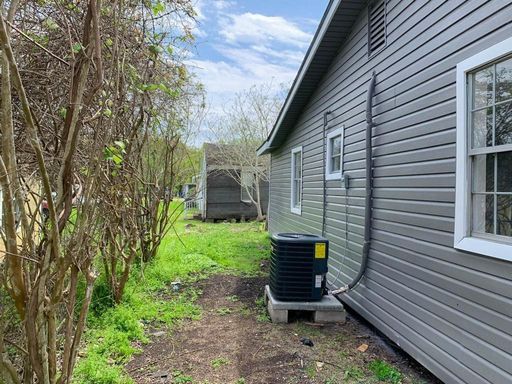 303 Harlem St, Sweeney, TX 77480
