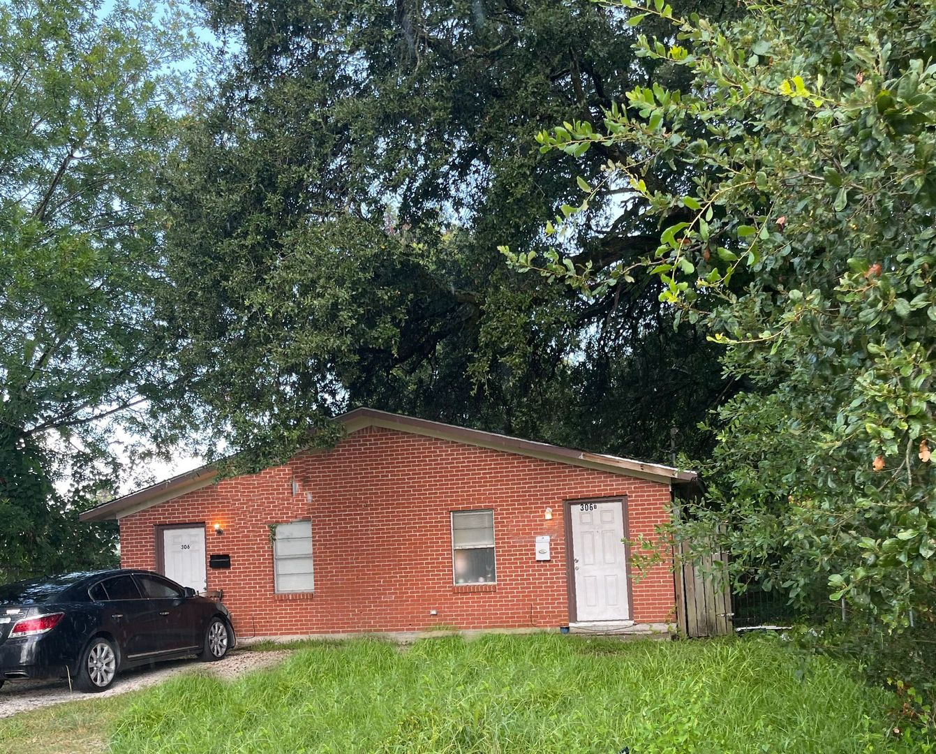 La Marque Apartment: 306 Lake Rd