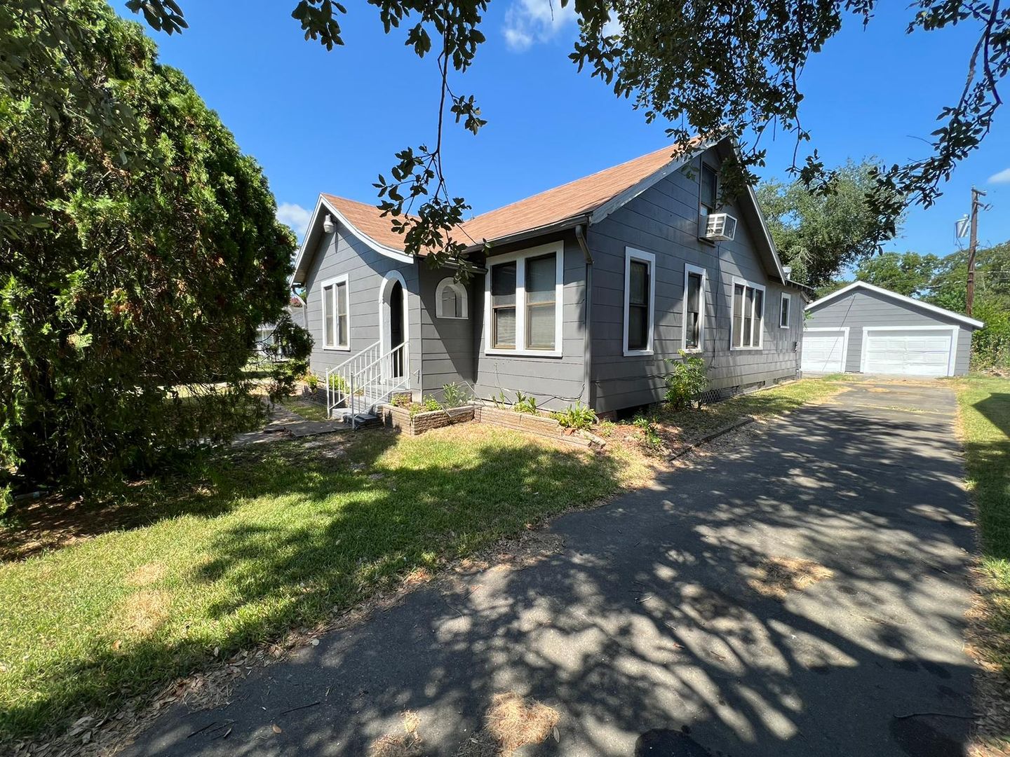 Port Arthur House: 5121 Procter St