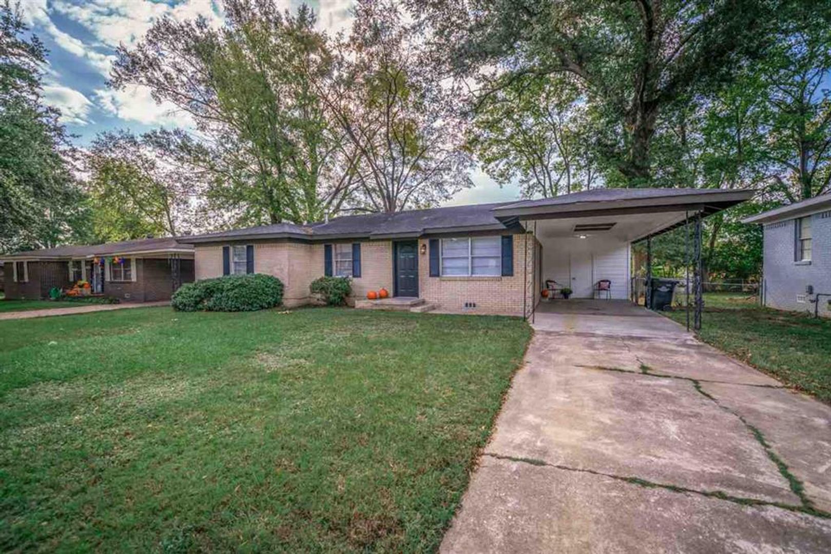 Longview House: 812 Glencrest Ln