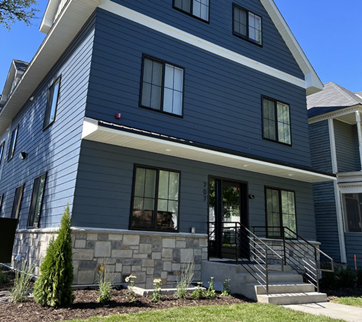 Minneapolis Apartment: 707 13th Ave SE