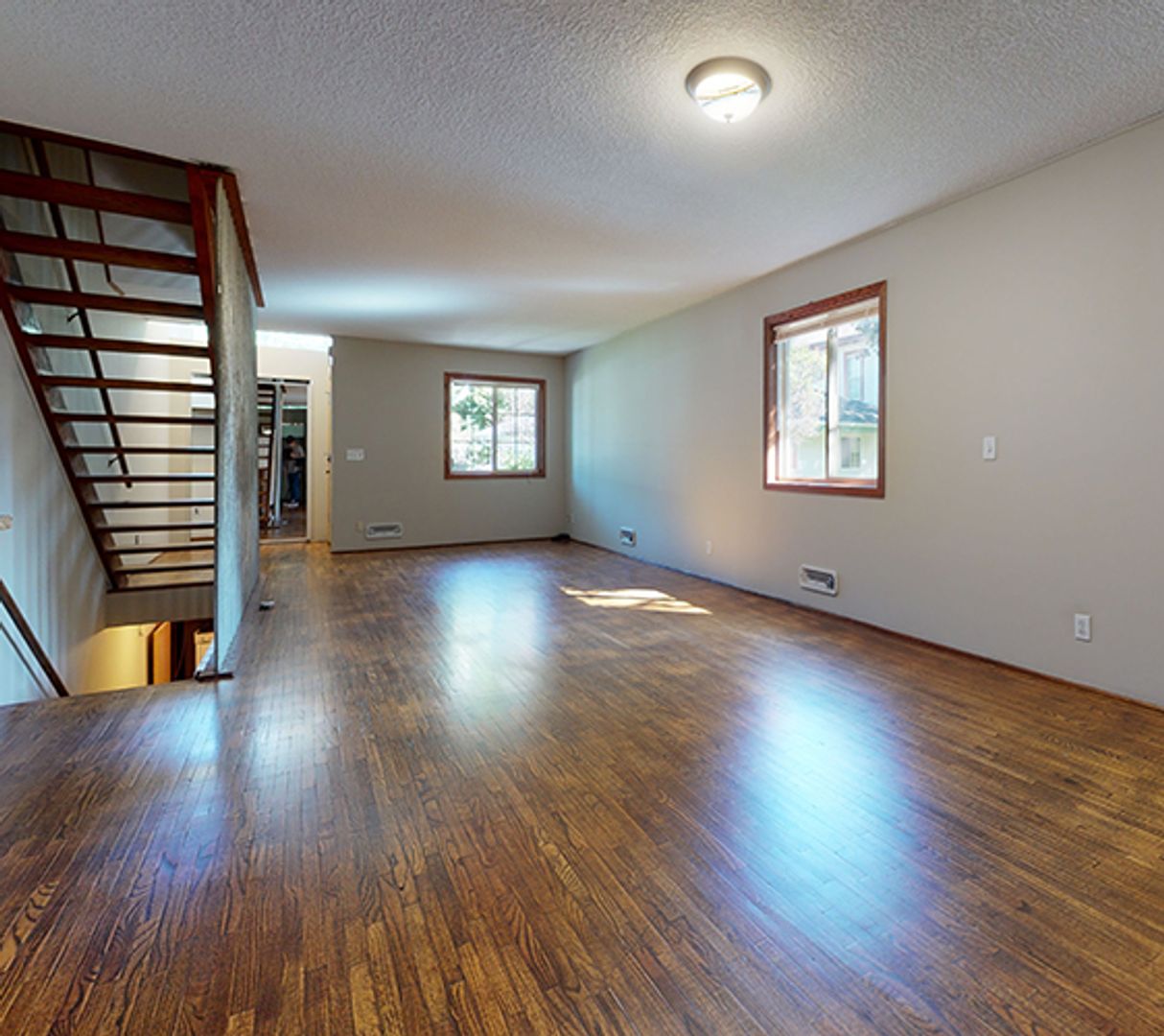 Minneaopolis Apartment: 1087 18th Ave SE