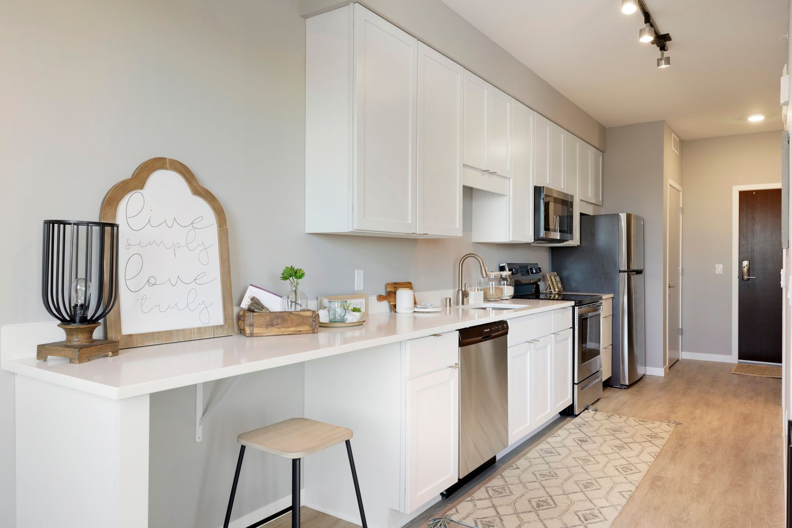 Minneapolis Apartment: 821 6th Ave SE