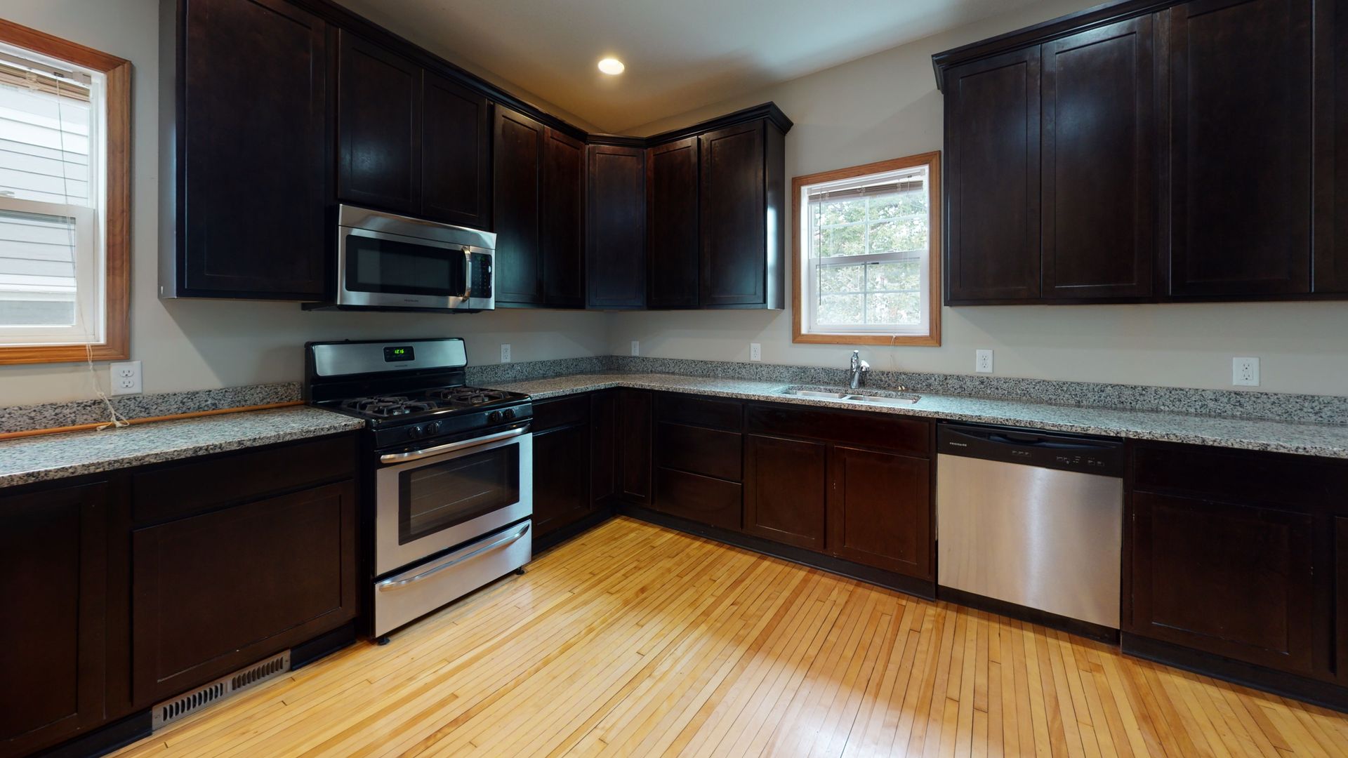 Minneapolis Apartment: 1018 16th Ave SE