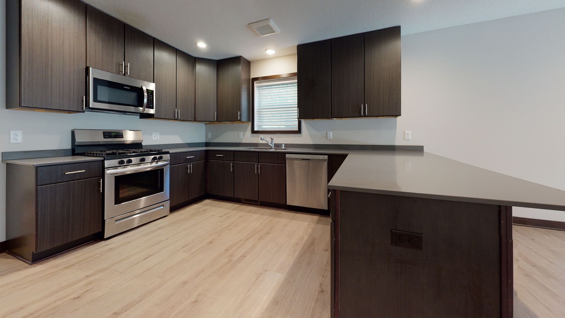 Minneapolis Apartment: 1027 13th Ave SE