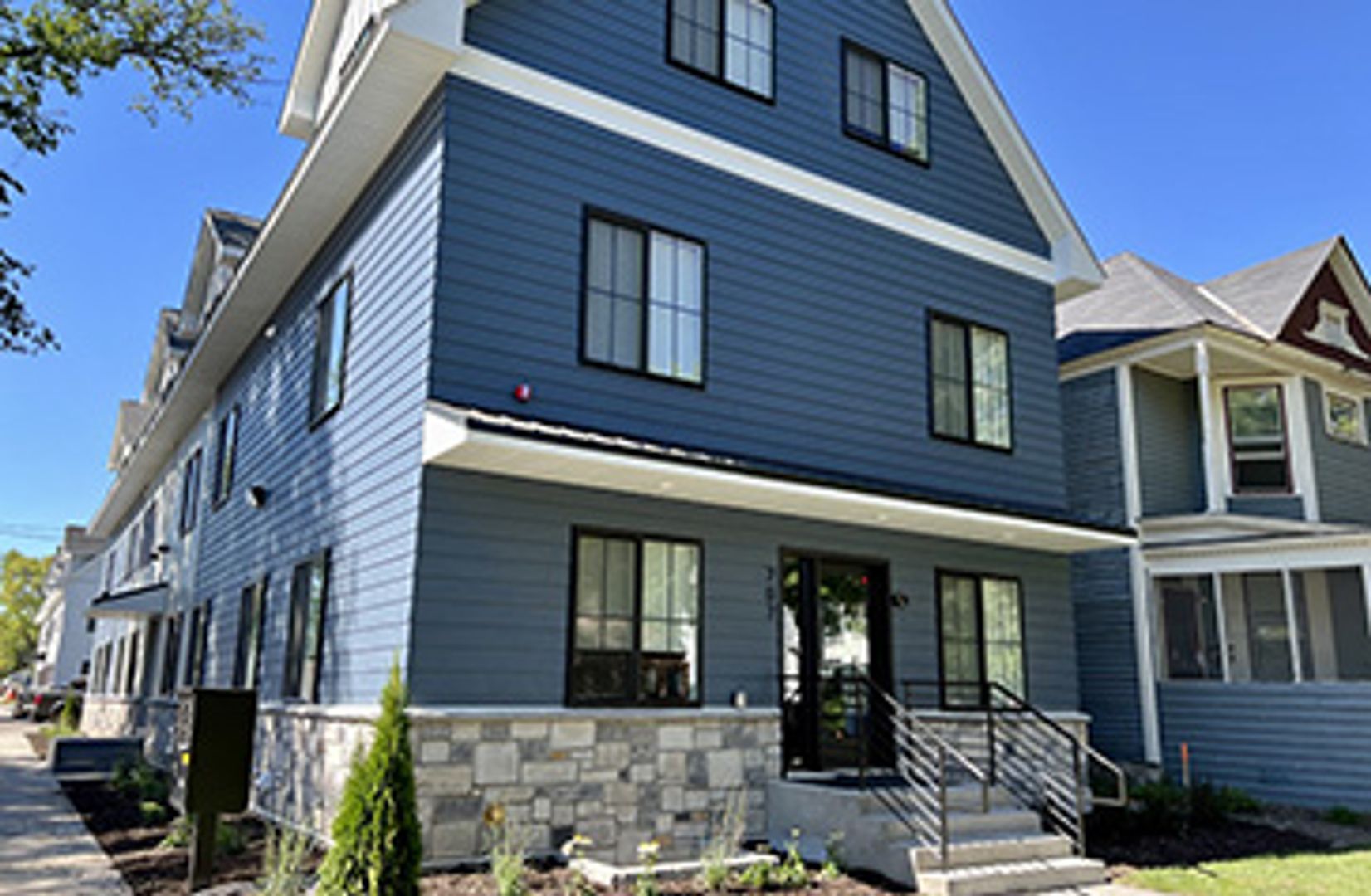 Minneapolis Apartment: 707 13th Ave SE