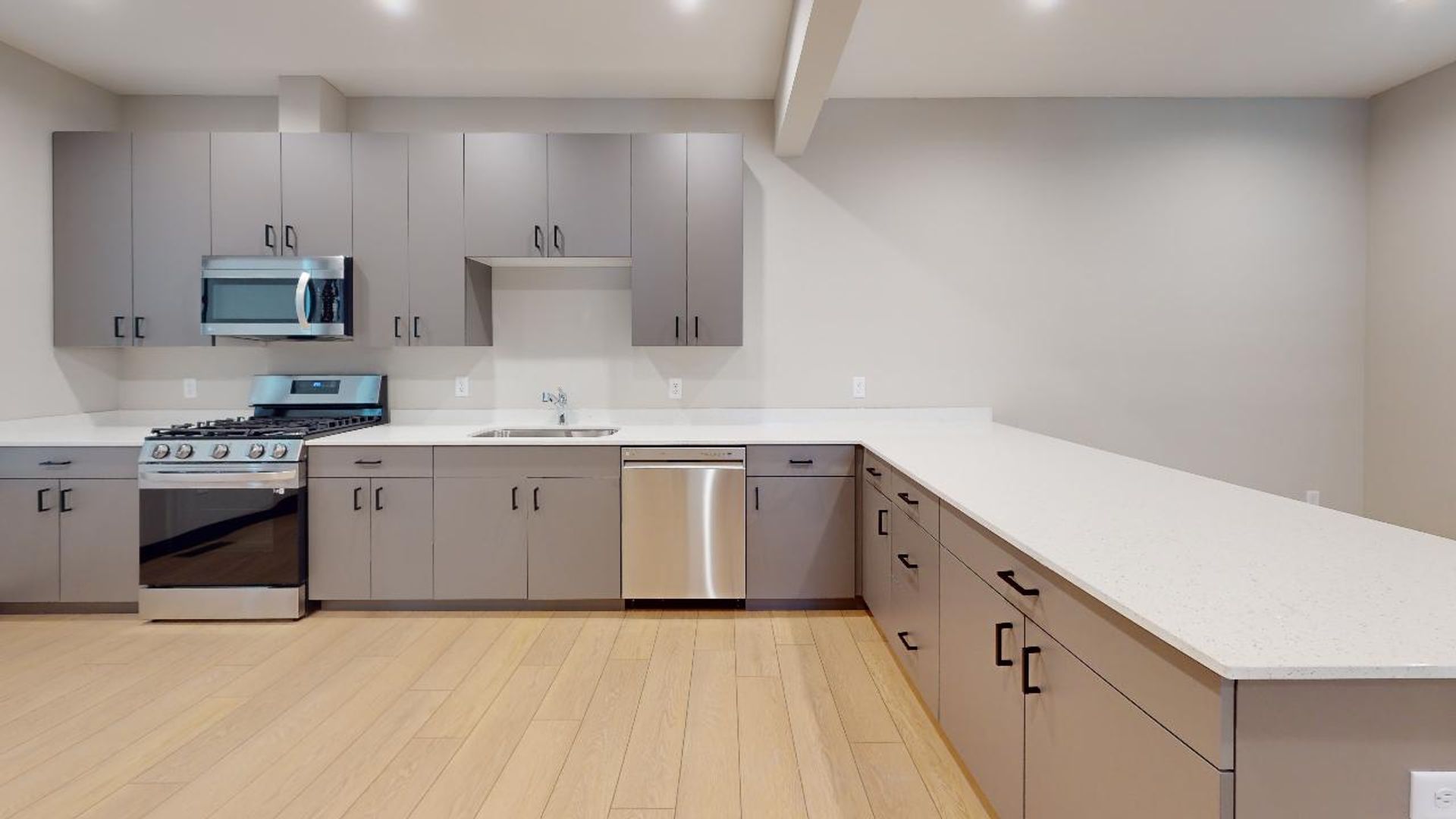 Minneapolis Apartment: 2116 Como Ave SE