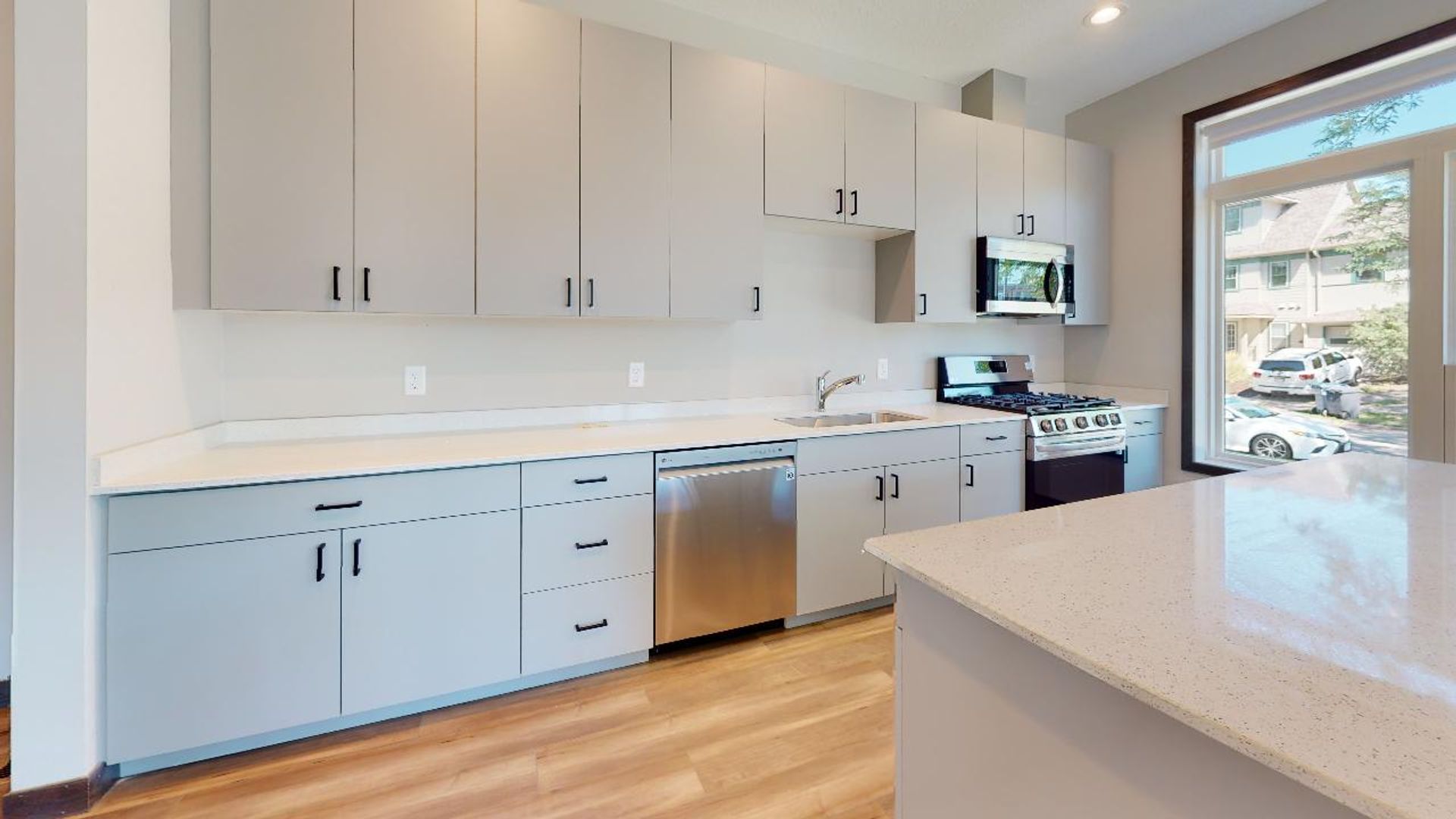 Minneapolis Apartment: 619 10th Ave SE