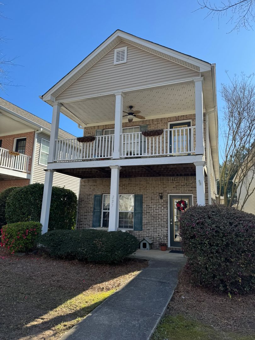 Athens House: 237 Wiltshire Dr