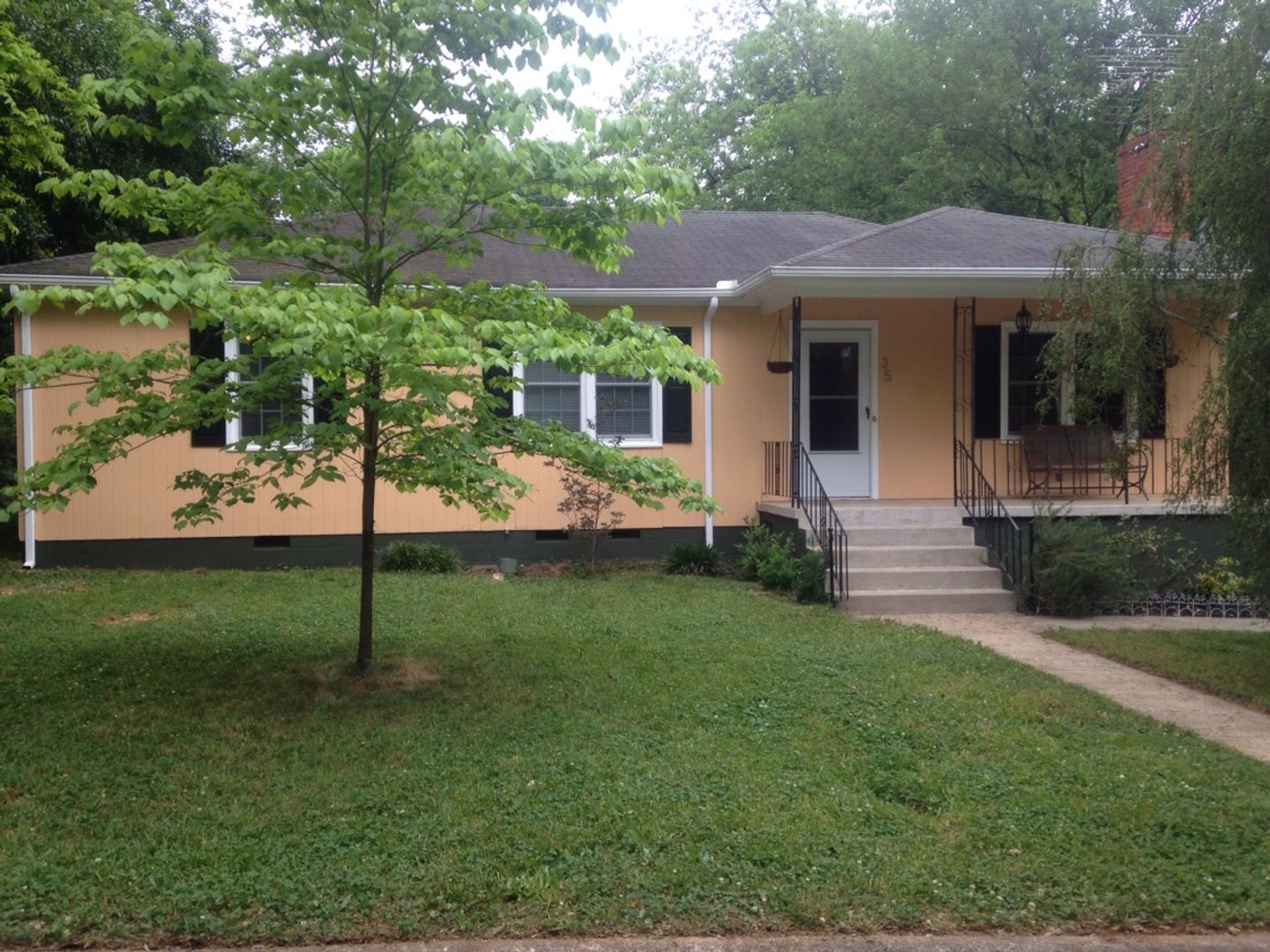 Athens House: 35 Jefferson Circle