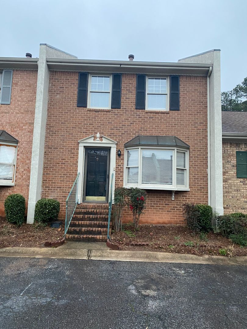 Athens House: 250 Cleveland Rd. Unit 211