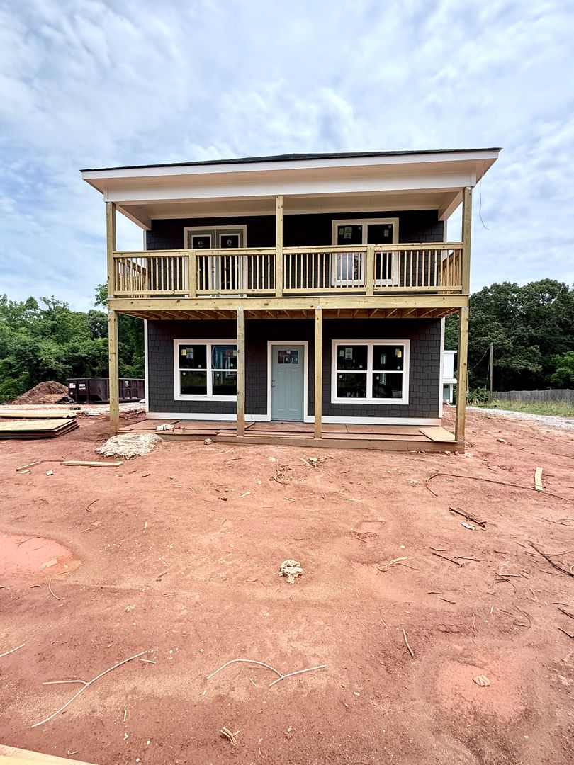 Athens House: 815 Whitehall Rd