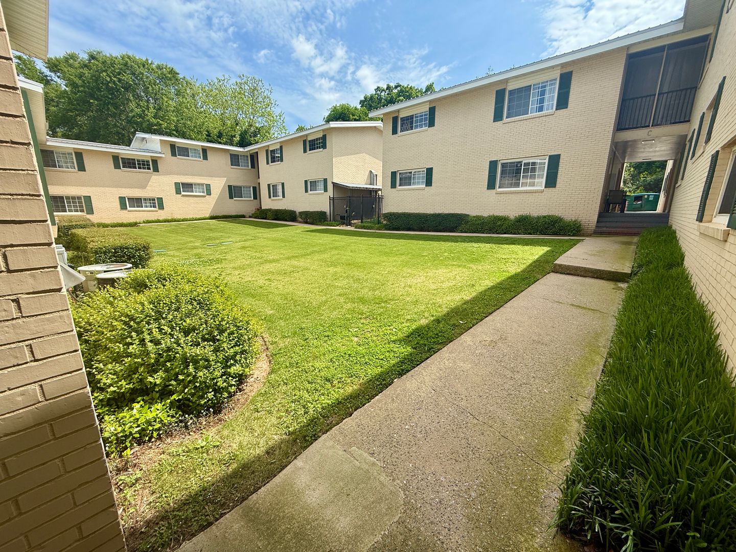 Athens Apartment: 136 Grady Ave.