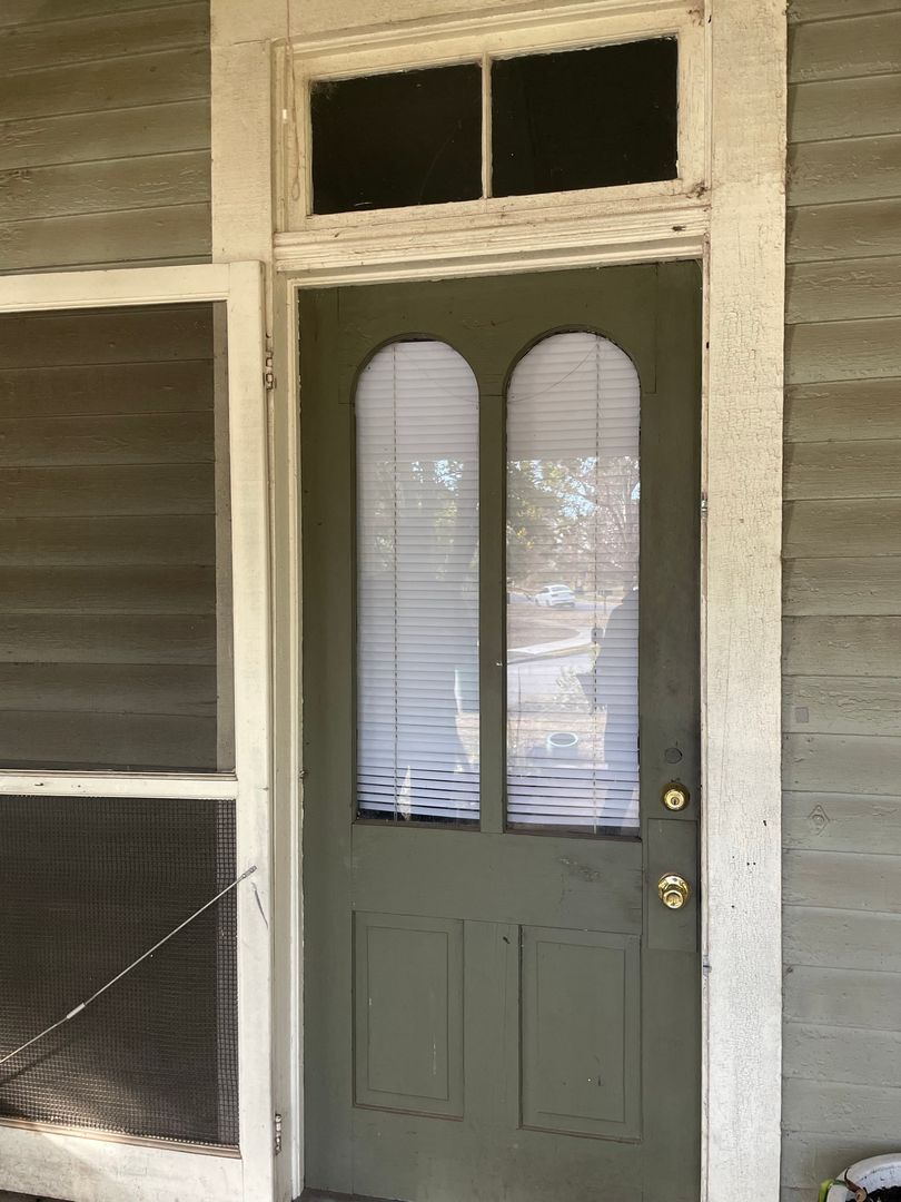 Athens Apartment: 224 Barrow St.