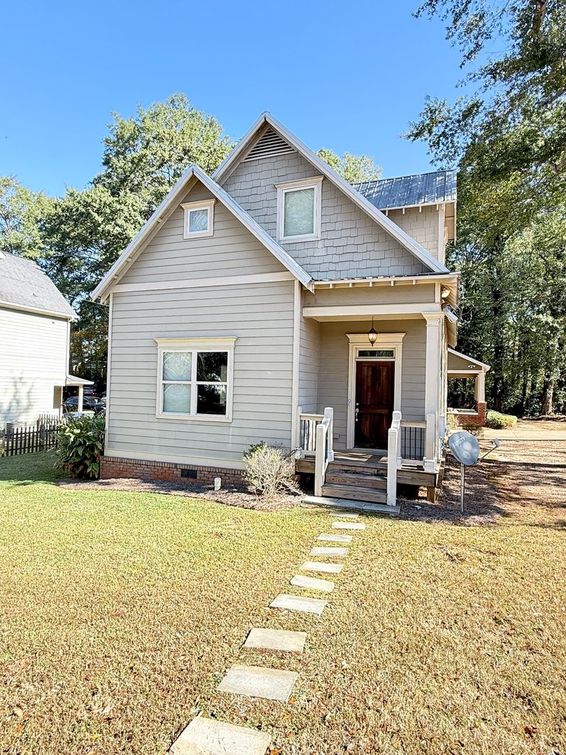 Athens House: 101 Trail Creek Street