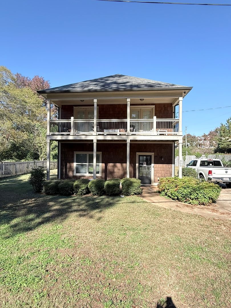 Athens House: 305 Conrad Drive