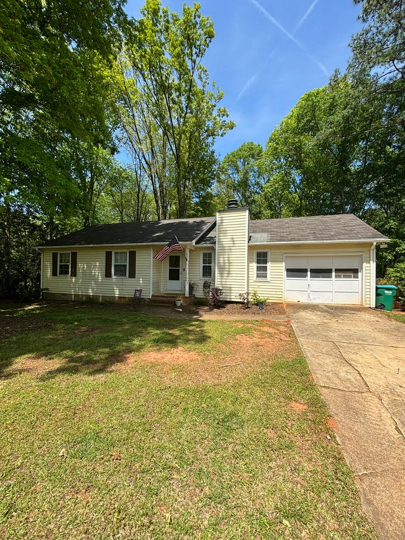 Athens House: 180 Myles Ct