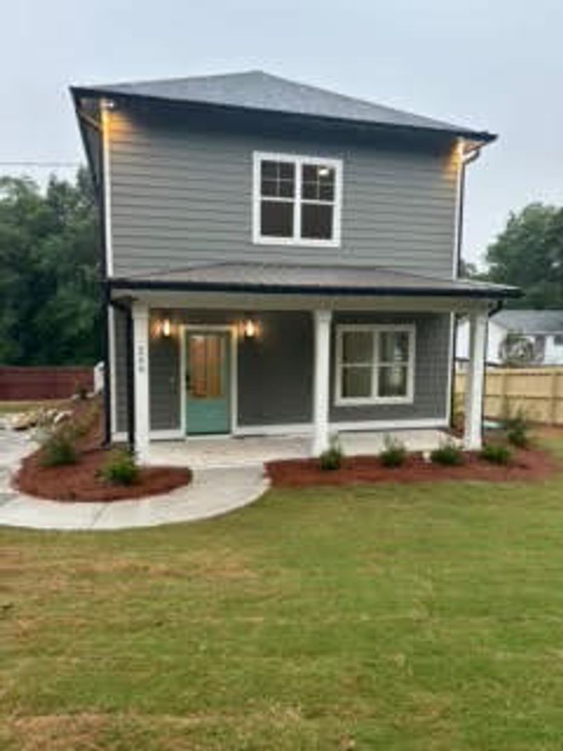 Athens House: 260 Griffeth St
