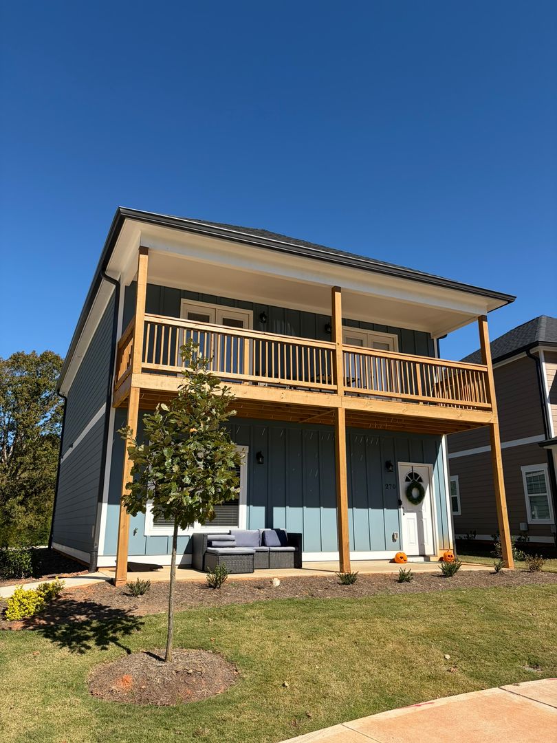 Athens House: 150 Will Hunter Rd.