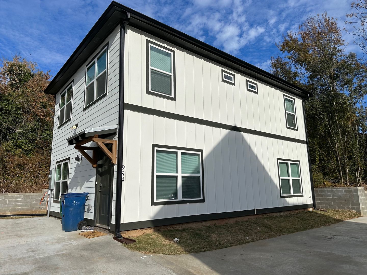 Athens House: 954 MLK Parkway