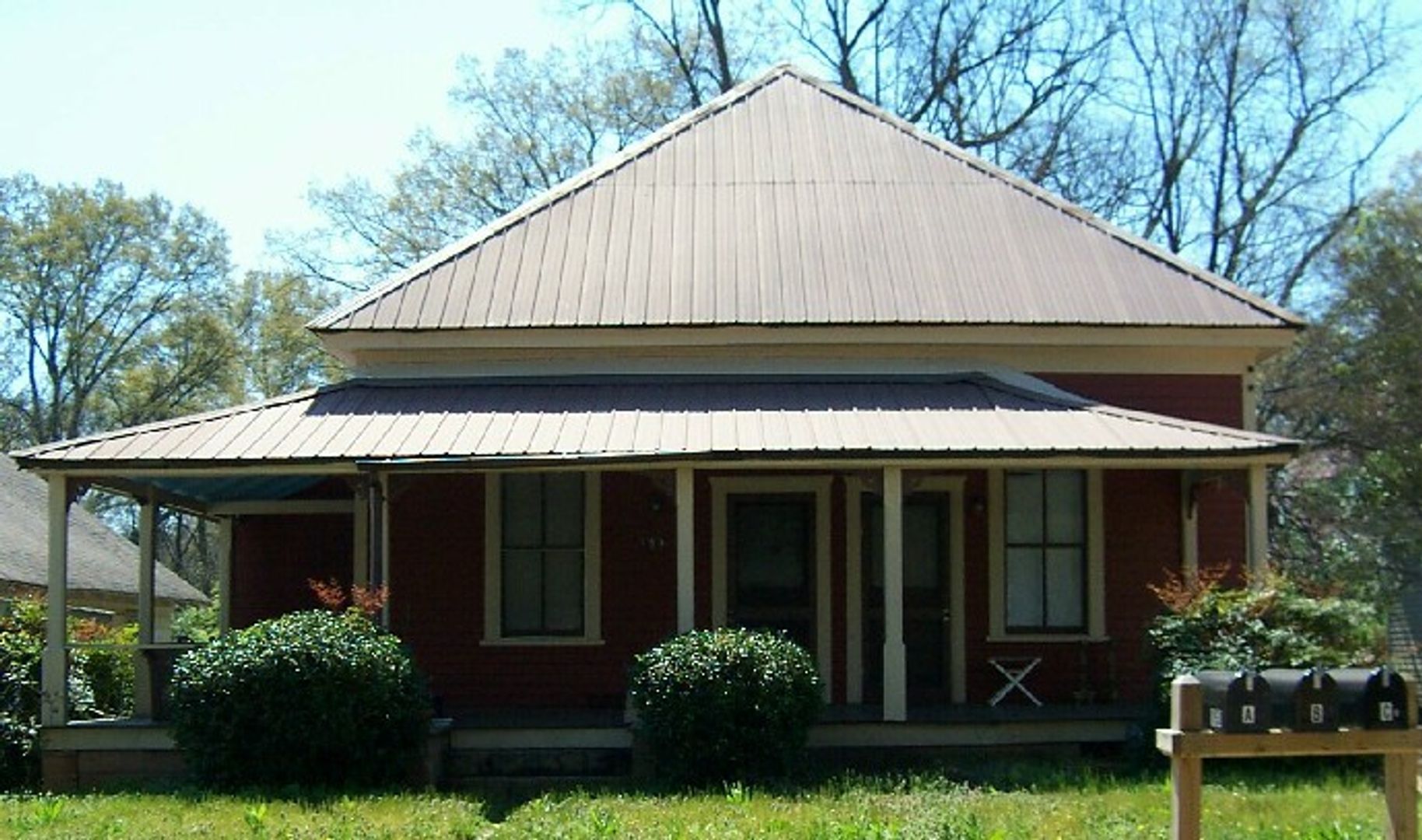 Athens Apartment: 153 Barrow St.