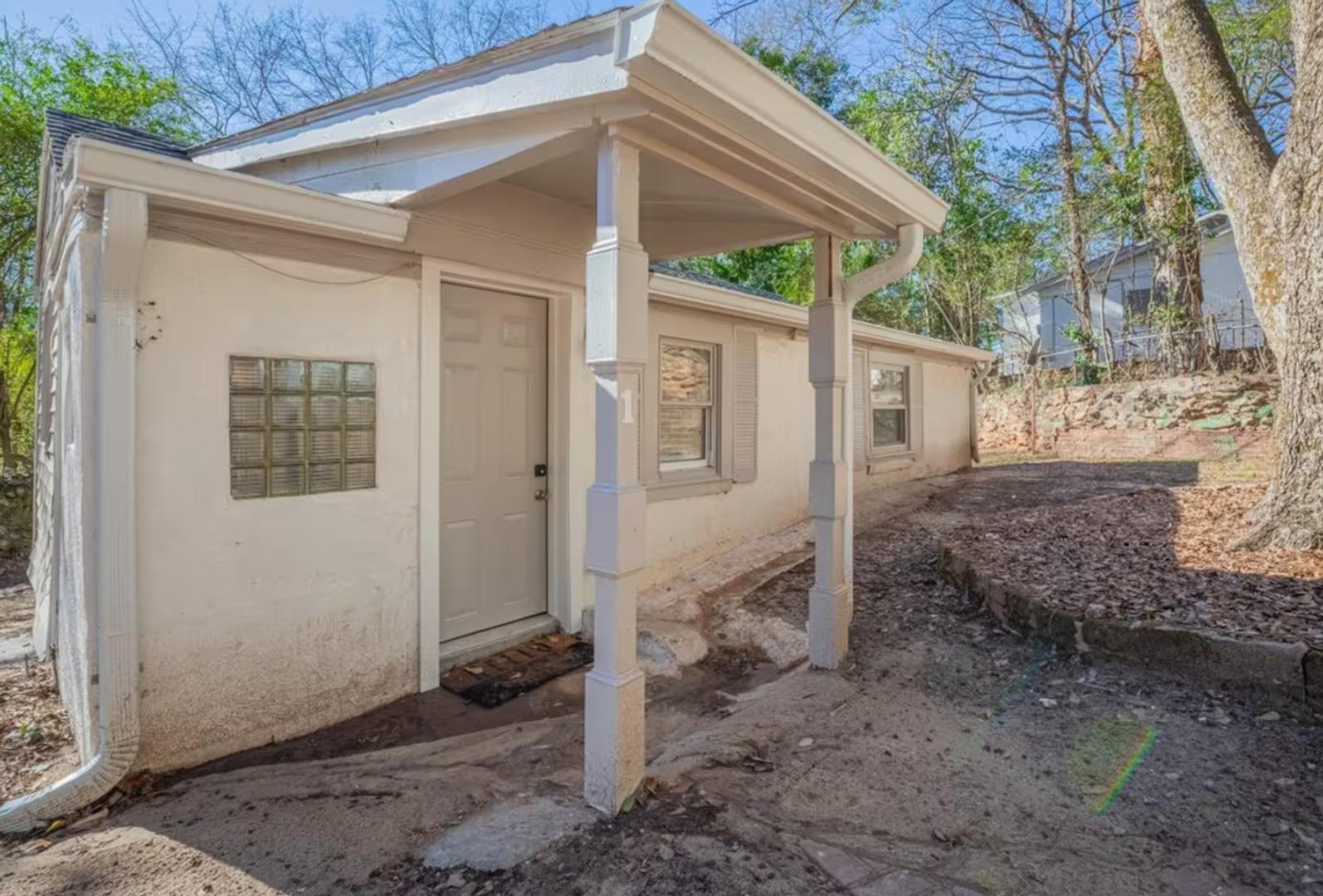 Athens House: 838 Bobbin Mill