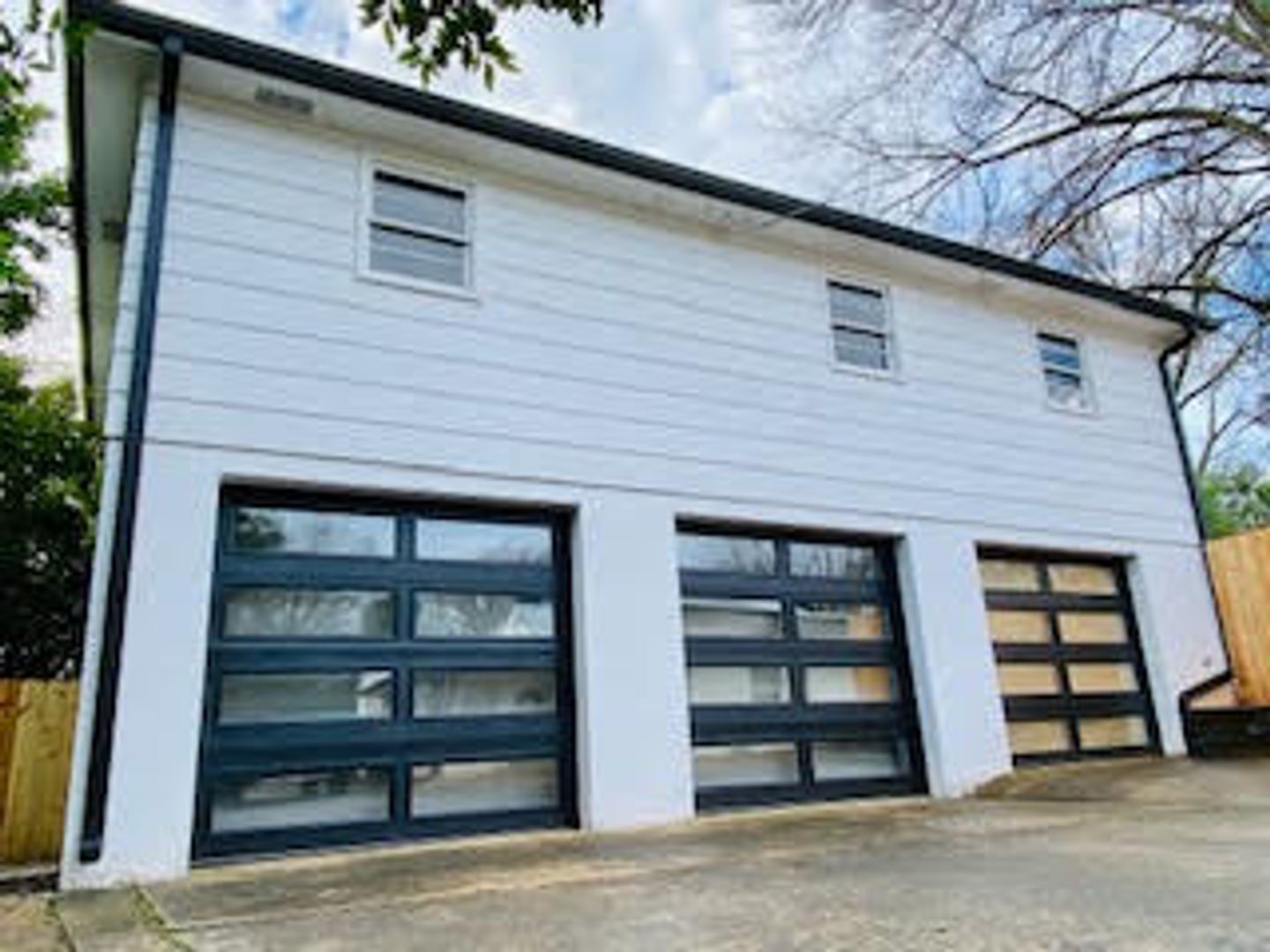 Athens Apartment: 135 Sunset Dr