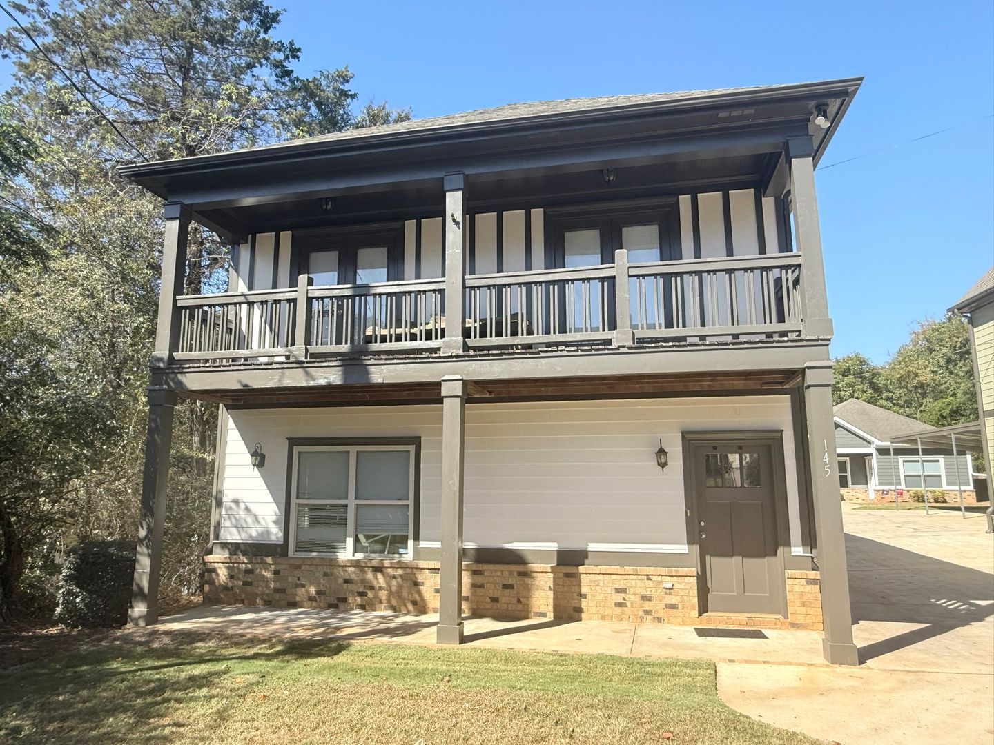 Athens House: 145 Ruth Street