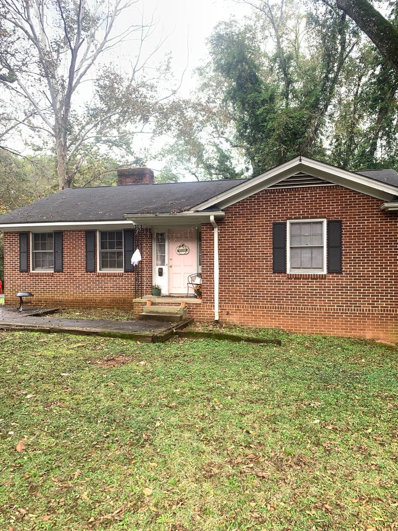 Athens House: 1663 S Milledge Ave