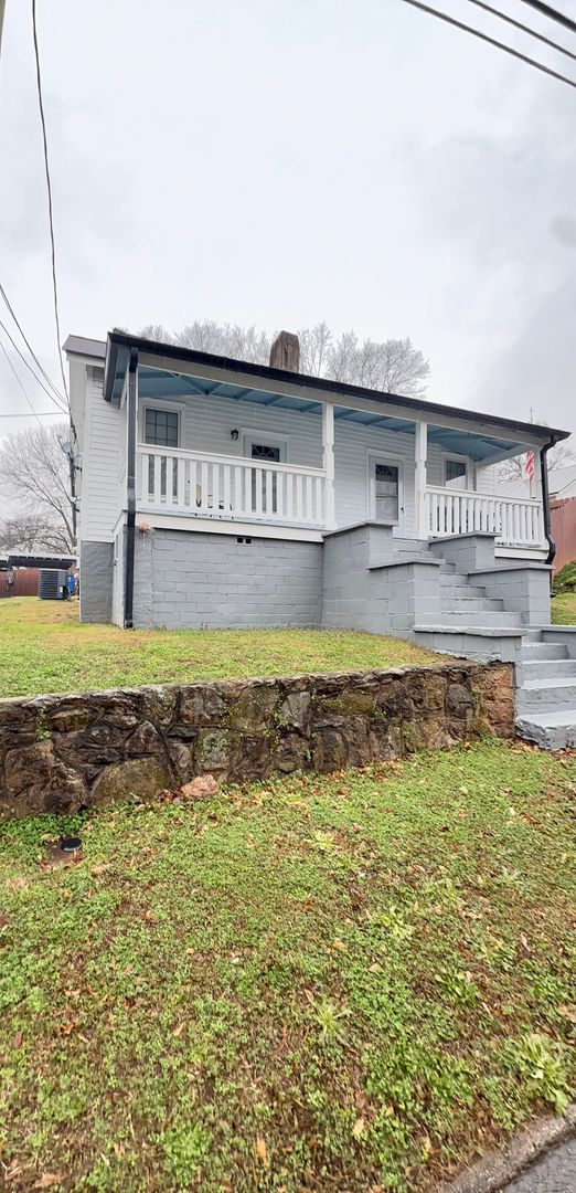 Athens Apartment: 224 S Peter St