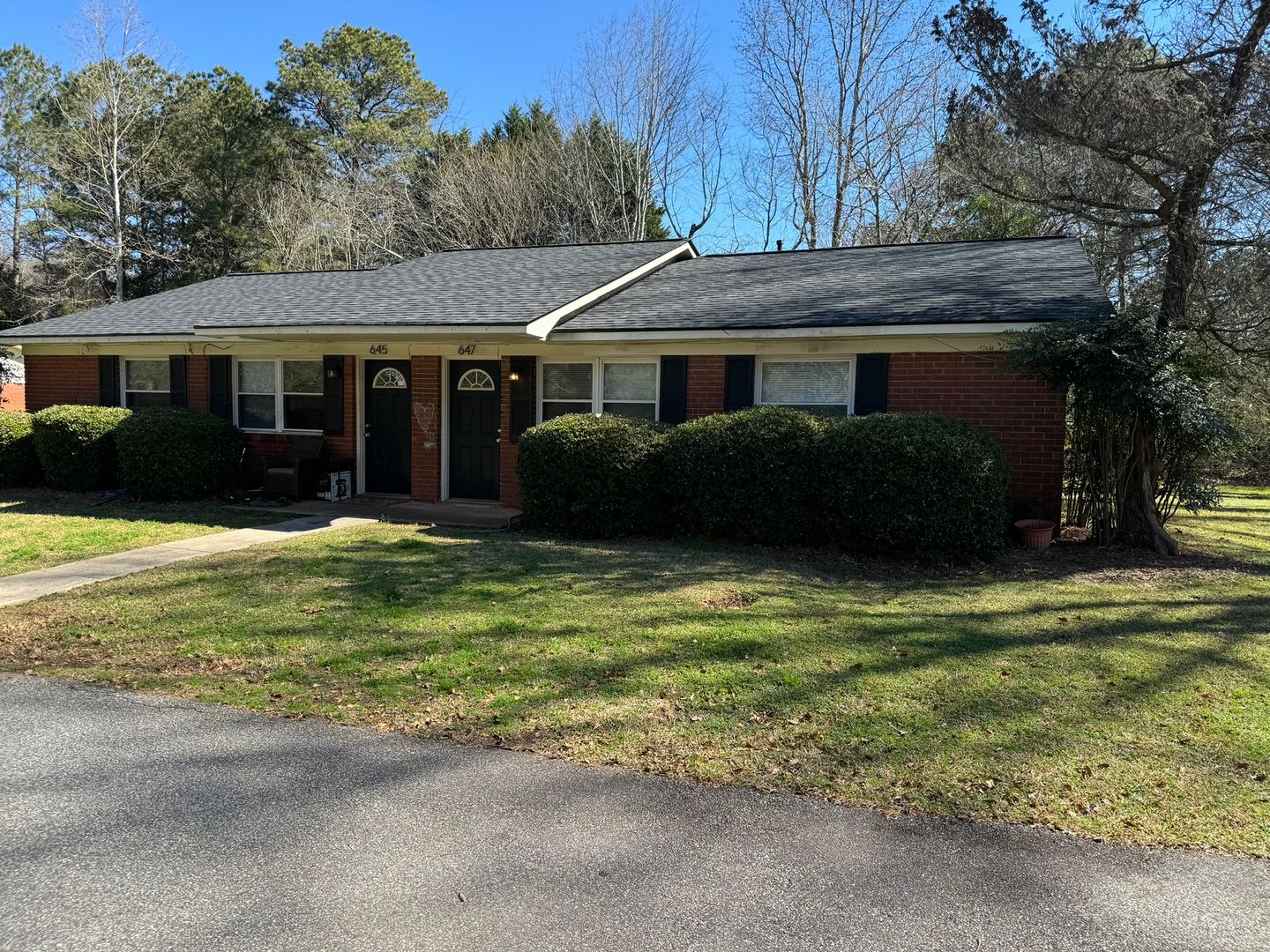 Athens House: 647 Whit Davis Rd