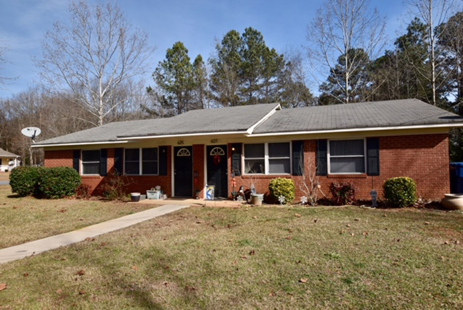 Athens House: 637 Whit Davis Rd