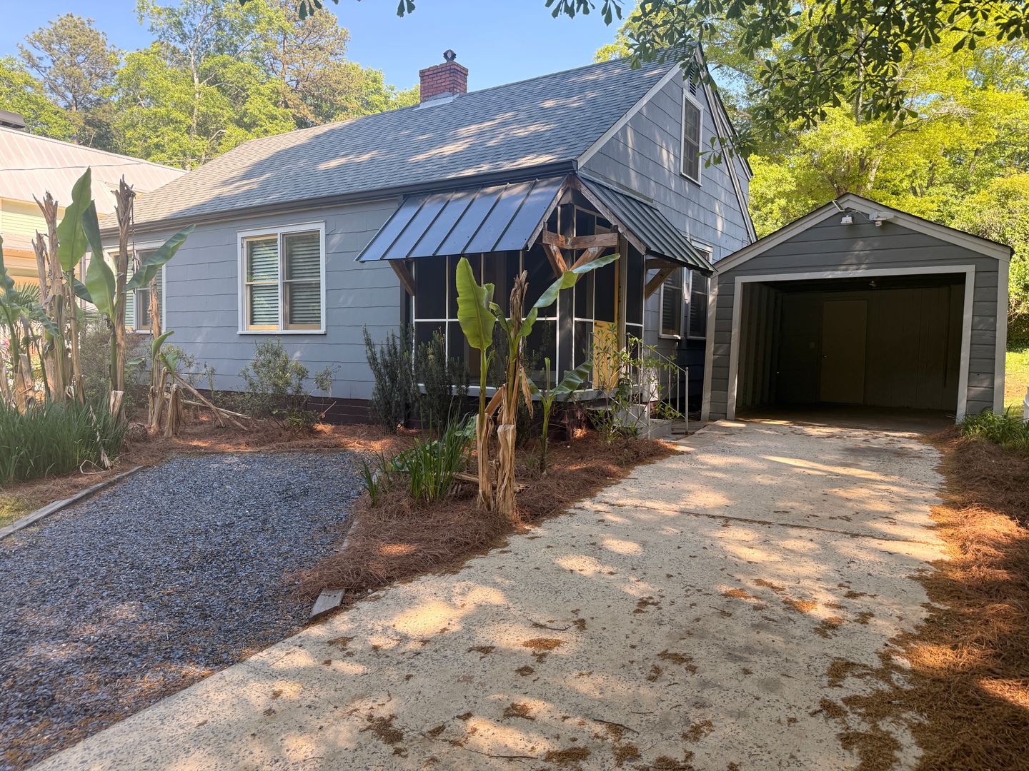 Athens House: 555 King Ave