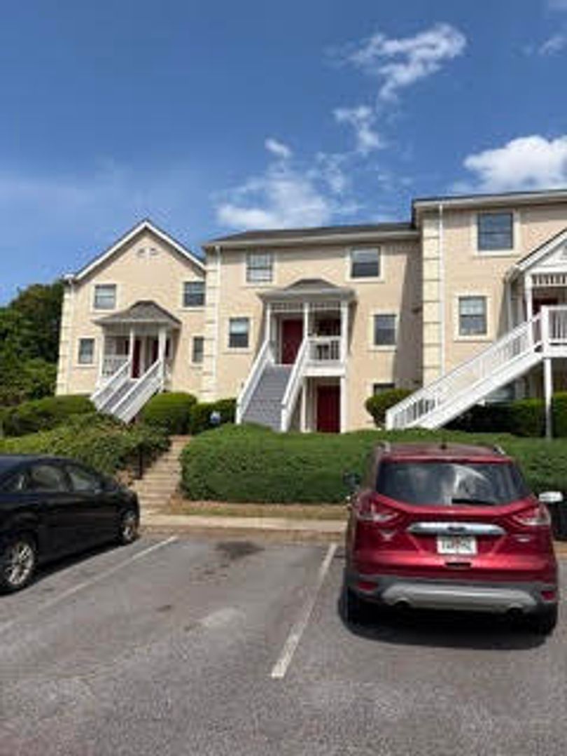 Athens House: 290 Appleby Drive #276