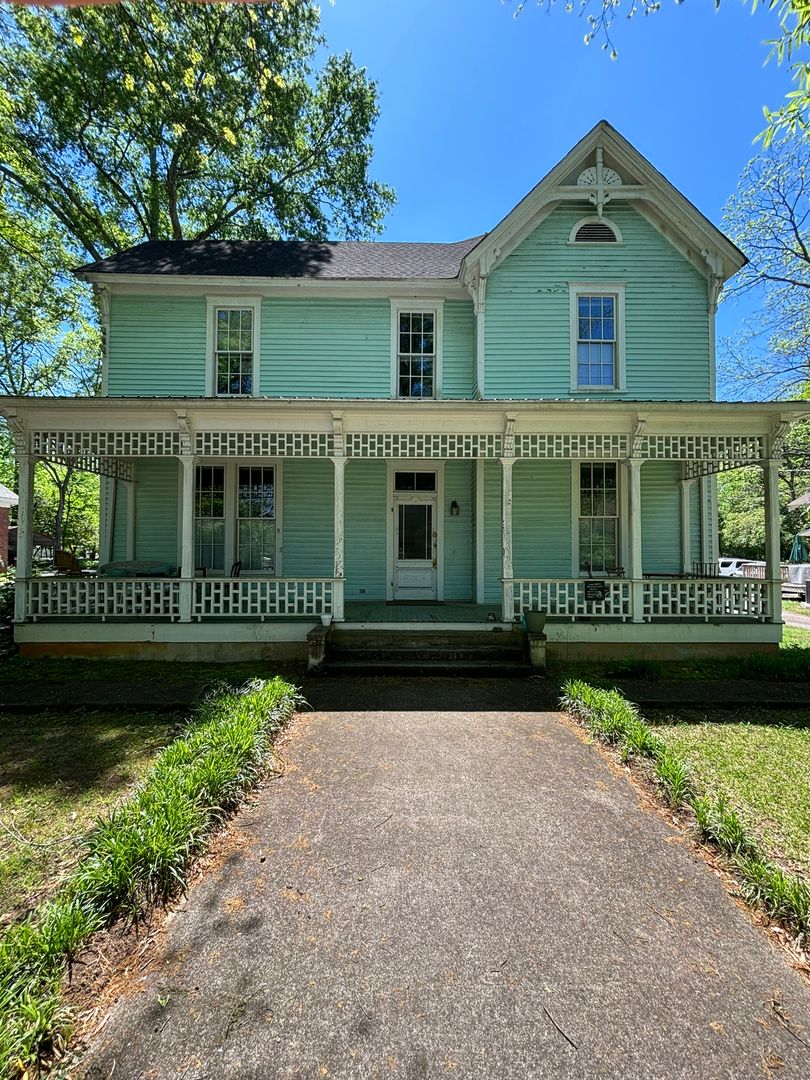 Athens Apartment: 547 Boulevard