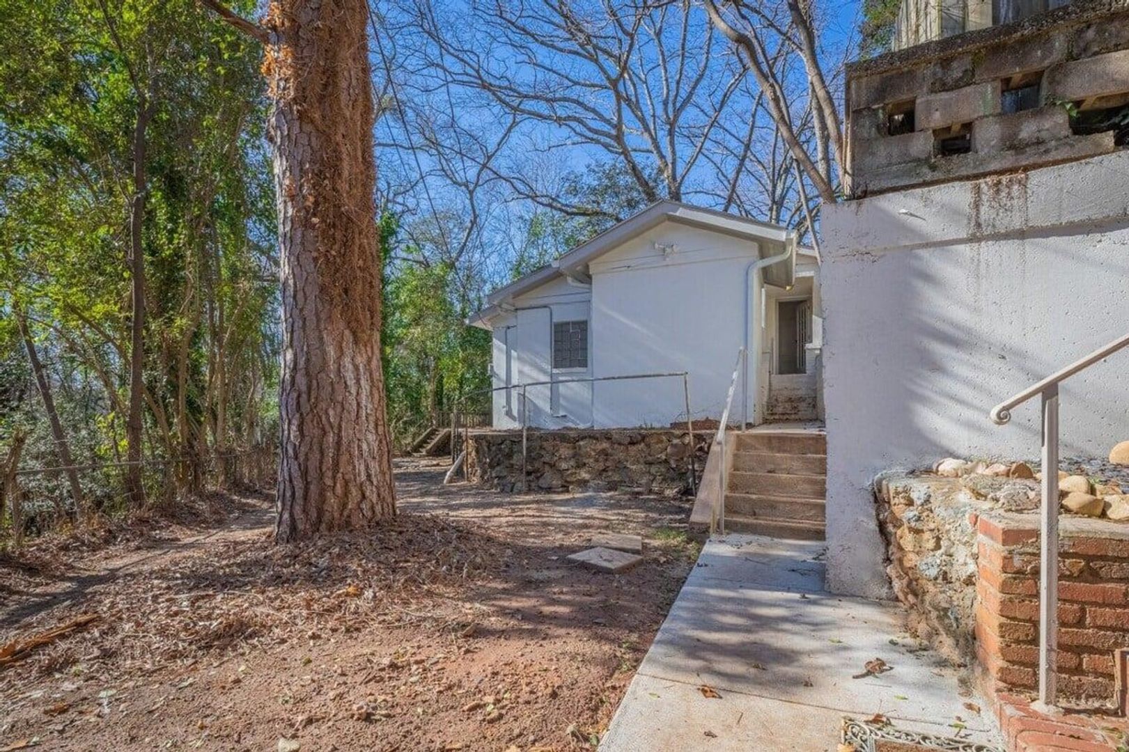 Athens House: 838 Bobbin Mill